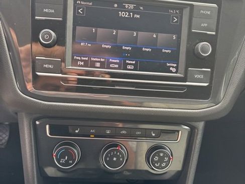 Used 2022 Volkswagen Tiguan S image 13