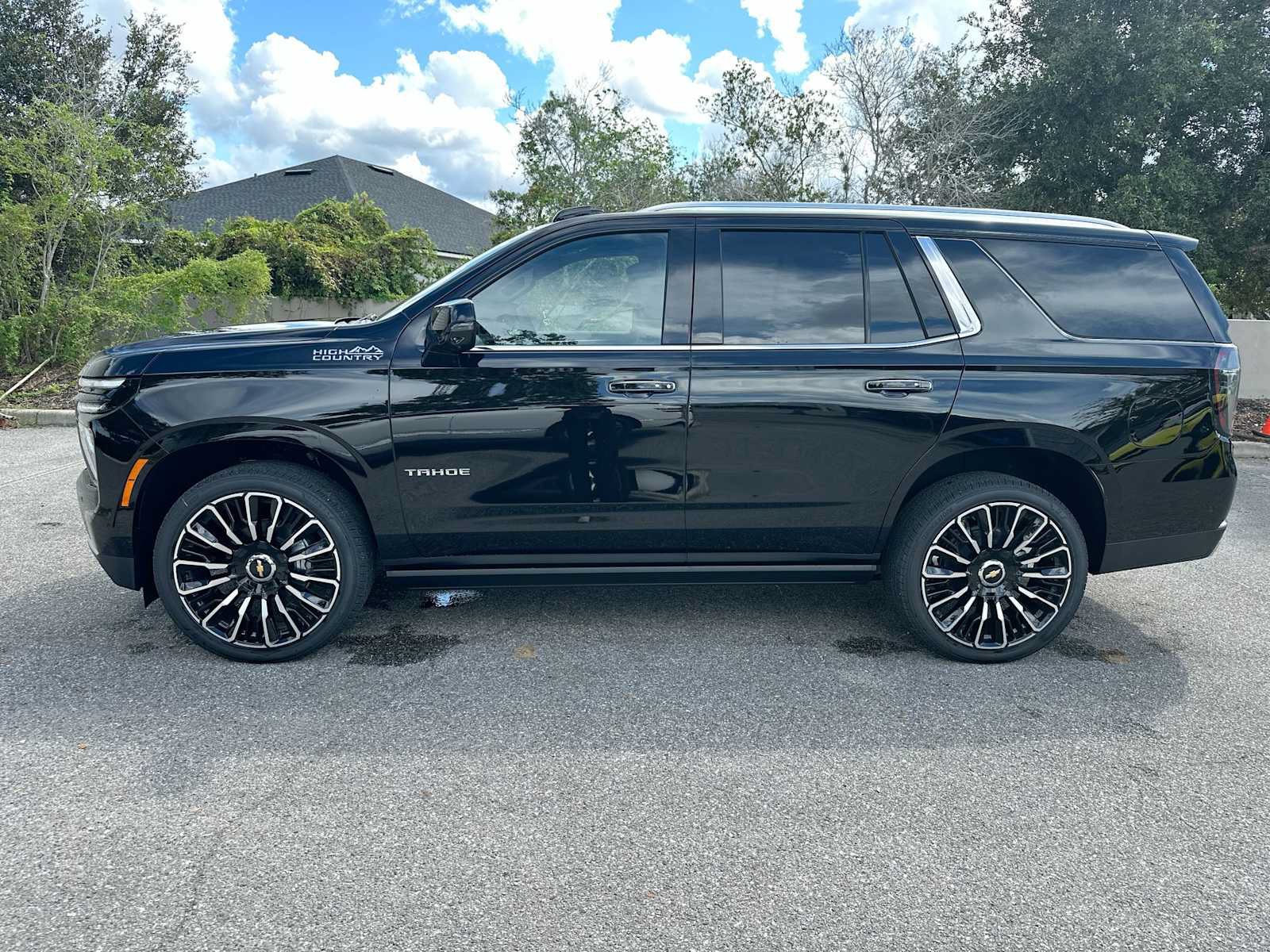 New 2027 Chevrolet Tahoe High Country AWD/4WD image 3