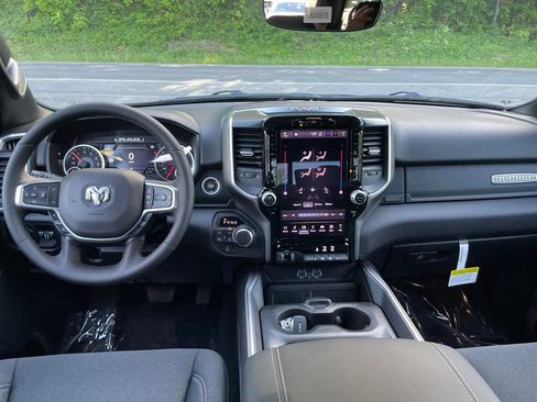 New 2026 RAM 1500 4x4 Crew Cab image 13