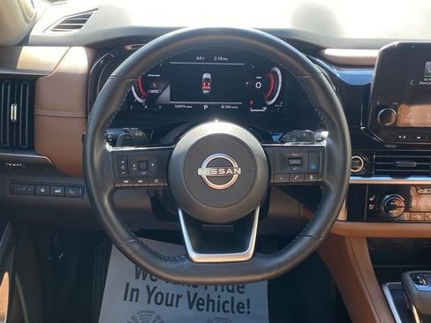 Used 2023 Nissan Pathfinder Platinum image 40