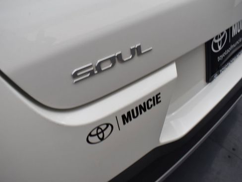 Used 2023 Kia Soul LX w/ LX Technology Package image 12