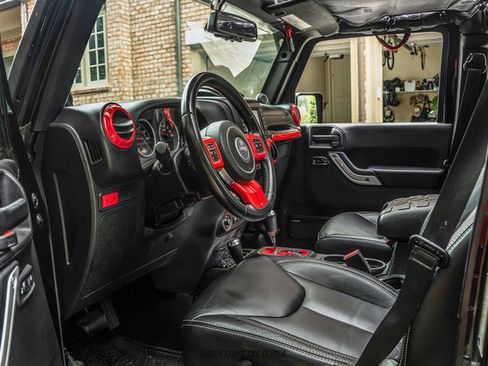 Used 2014 Jeep Wrangler Unlimited Rubicon AWD/4WD image 45