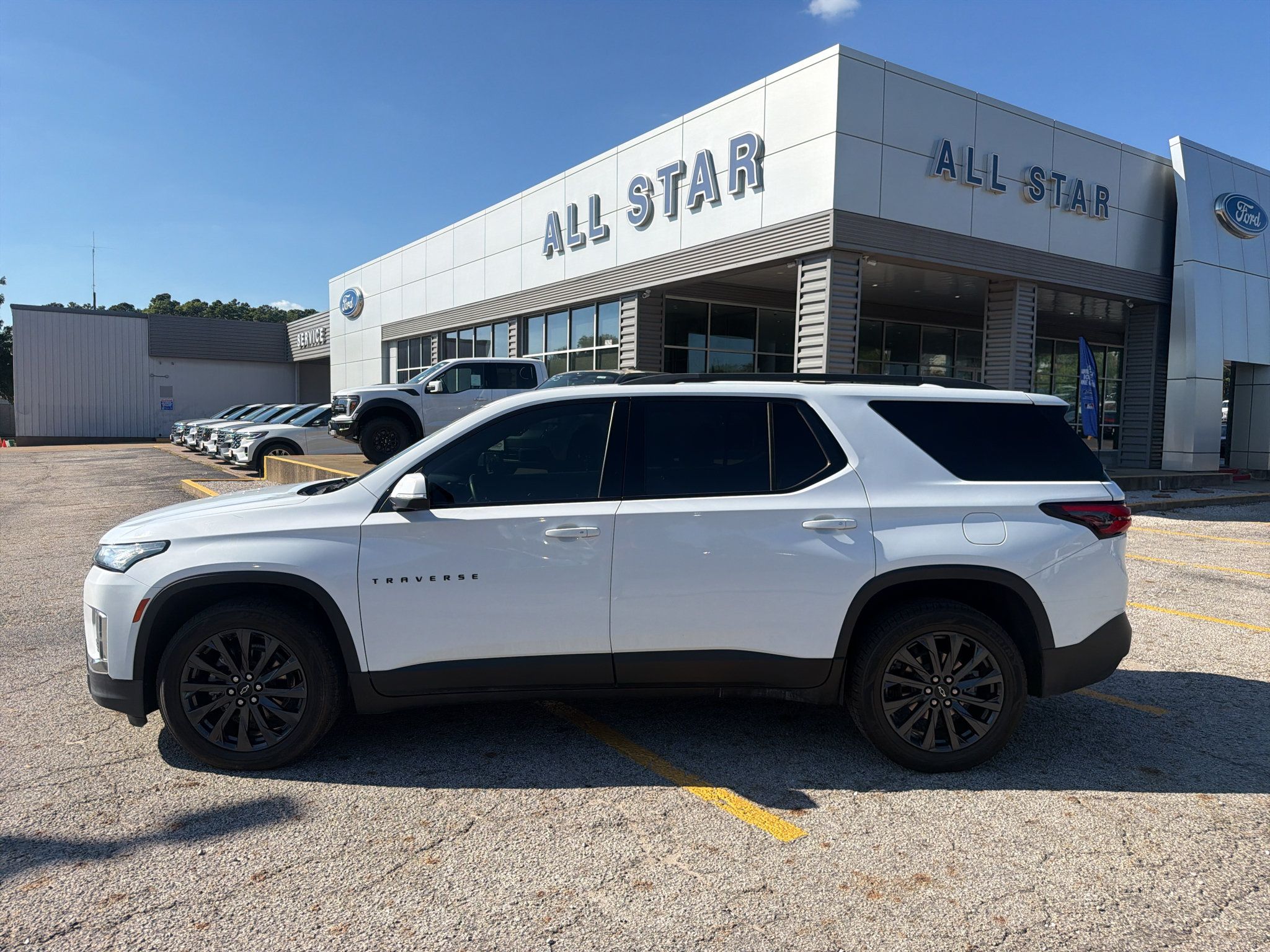 Used 2023 Chevrolet Traverse RS FWD image 8