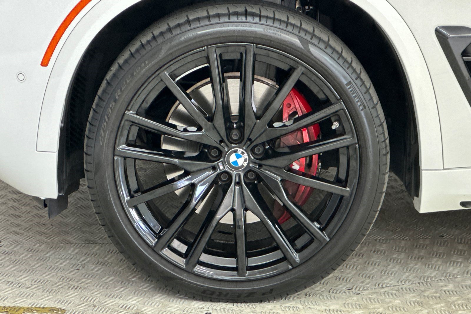 Used 2024 BMW X5 sDrive40i w/ M Sport Package RWD image 12