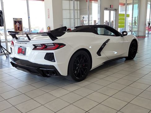 Used 2023 Chevrolet Corvette Stingray Preferred Conv w/ Z51 Performance Package RWD image 4
