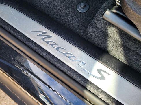 Used 2023 Porsche Macan S w/ Sport Chrono Package image 34