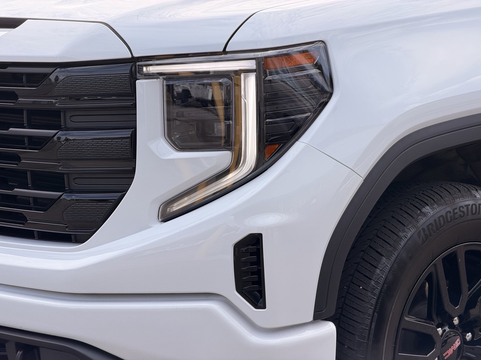 Used 2024 GMC Sierra 1500 Elevation AWD/4WD image 8