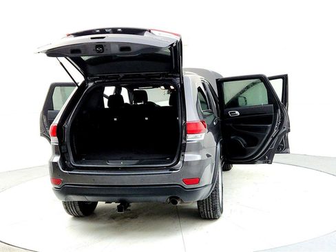 Used 2020 Jeep Grand Cherokee Laredo image 11