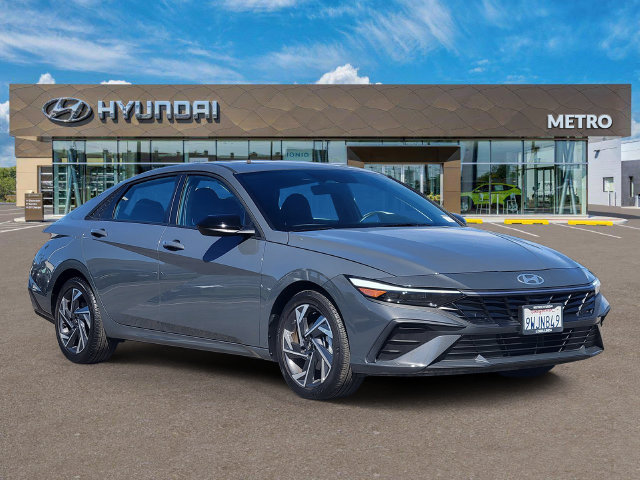 Used 2025 Hyundai Elantra Sport FWD image 1