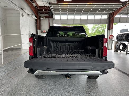 Used 2023 Chevrolet Silverado 1500 LT AWD/4WD image 8