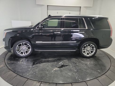 Used 2019 Cadillac Escalade Luxury w/ LPO, Radiant Package image 4