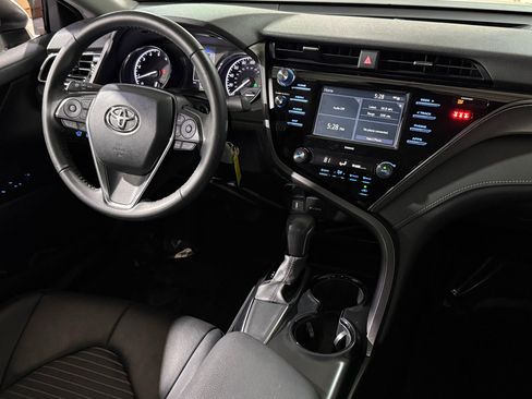 Used 2020 Toyota Camry SE image 34