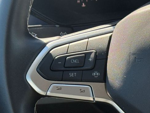 Used 2022 Volkswagen Taos SE image 16