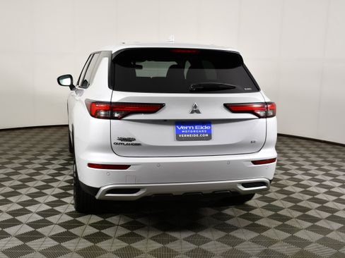 Used 2023 Mitsubishi Outlander SE AWD/4WD image 7