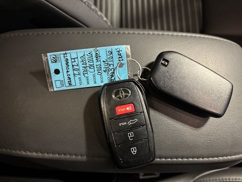 Used 2024 Toyota Corolla Cross AWD Hybrid w/ Convenience Package image 33