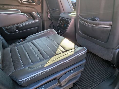 Used 2025 GMC Yukon Denali Ultimate AWD/4WD image 26