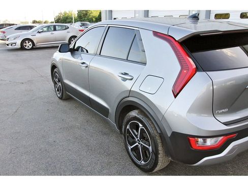 Used 2023 Kia Niro LX FWD image 6