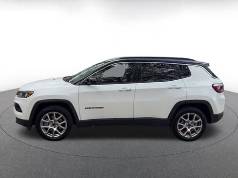 Used 2025 Jeep Compass Limited image 9