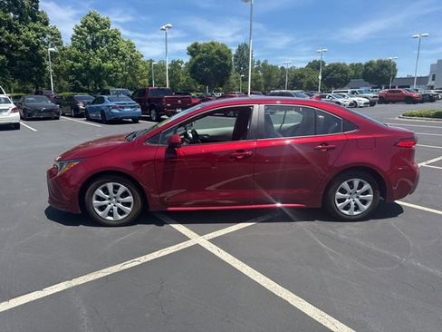 Used 2025 Toyota Corolla LE FWD image 8