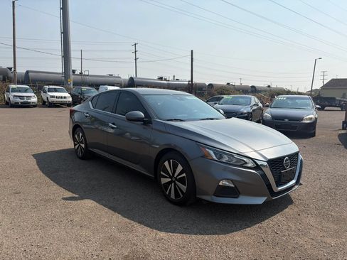 Used 2022 Nissan Altima 2.5 SV FWD image 1