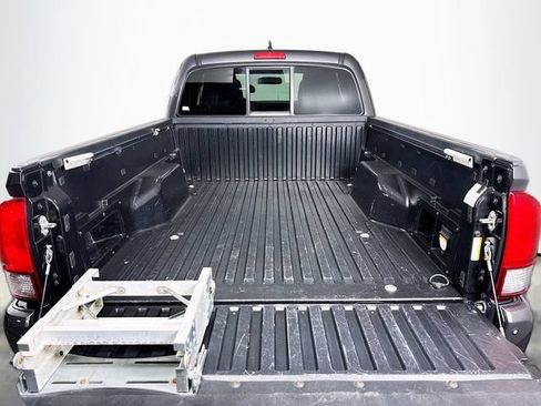 Used 2016 Toyota Tacoma SR5 AWD/4WD image 24