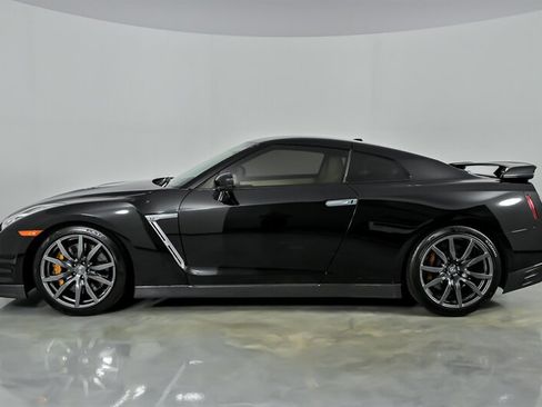 Used 2015 Nissan GT-R Premium AWD/4WD image 6