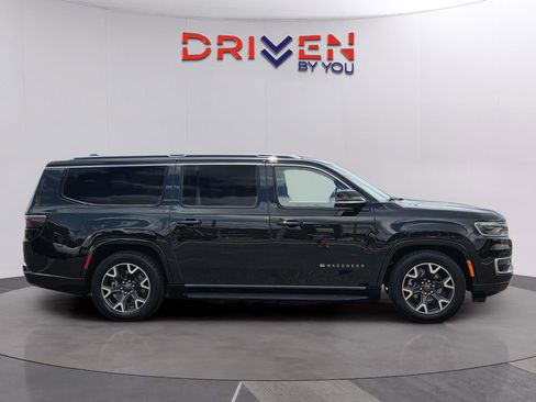 Used 2024 Jeep Wagoneer L Series III w/ Flexible Seating Group AWD/4WD image 6