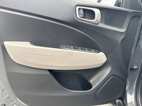 Certified 2025 Hyundai Venue SEL FWD image 10