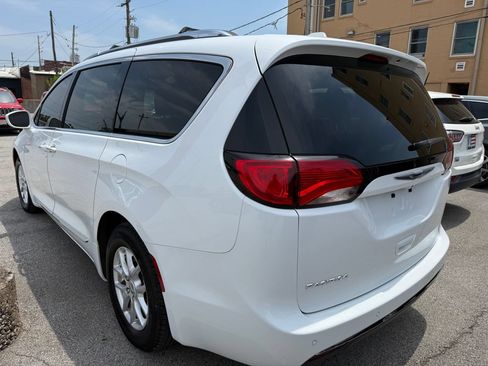 Used 2020 Chrysler Pacifica Touring-L FWD image 20