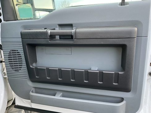 Used 2016 Ford F550 4x4 Regular Cab Super Duty image 13