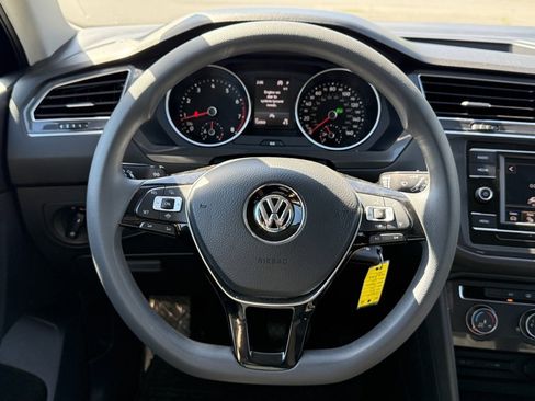 Used 2020 Volkswagen Tiguan S image 17