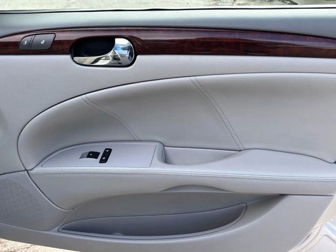 Used 2009 Buick Lucerne CXL image 24