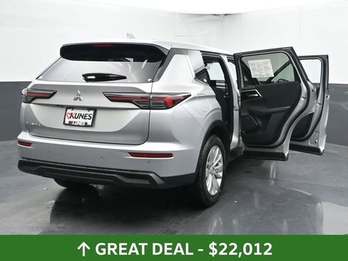 Used 2025 Mitsubishi Outlander ES image 59