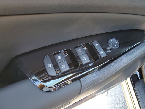 New 2025 Kia Sportage SX image 23