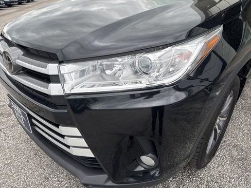 Used 2019 Toyota Highlander XLE AWD/4WD image 10