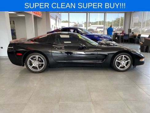 Used 1998 Chevrolet Corvette Coupe w/ Memory Pkg RWD image 2