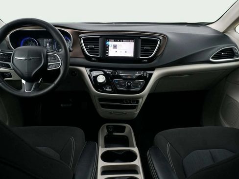 Used 2022 Chrysler Voyager LX FWD image 21