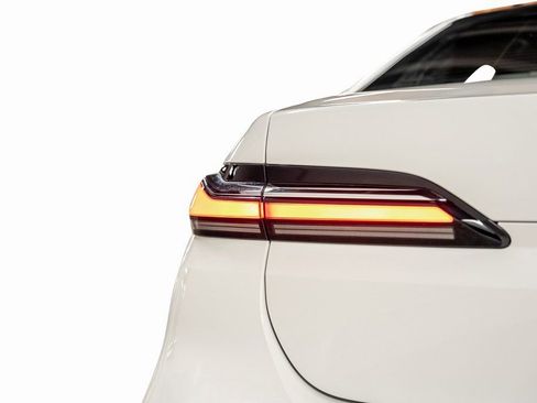 Used 2023 BMW 740i w/ Luxury Rear Seating Package image 21