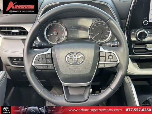 Used 2023 Toyota Highlander XLE AWD/4WD image 19