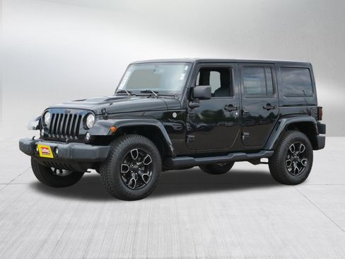 Used 2018 Jeep Wrangler Unlimited Sahara AWD/4WD image 3
