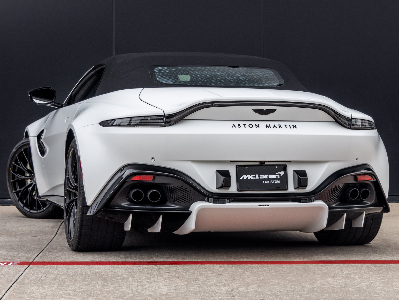 Used 2023 Aston Martin V8 Vantage Roadster RWD image 6