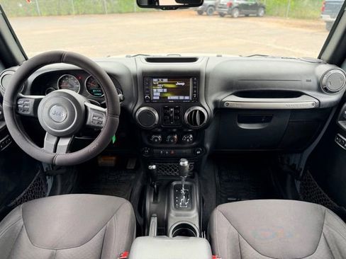 Used 2015 Jeep Wrangler Unlimited Sport w/ Quick Order Package 24S AWD/4WD image 13