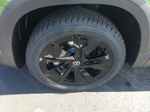 New 2026 Volkswagen Taos SE image 25