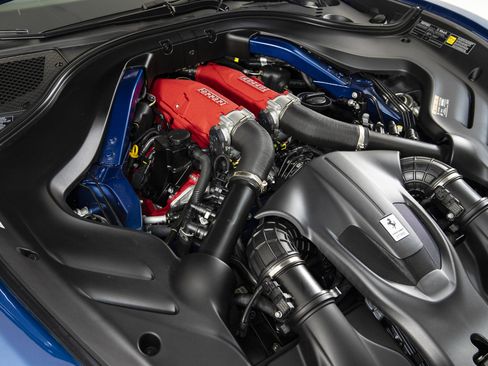 Certified 2025 Ferrari Roma Spider RWD image 37