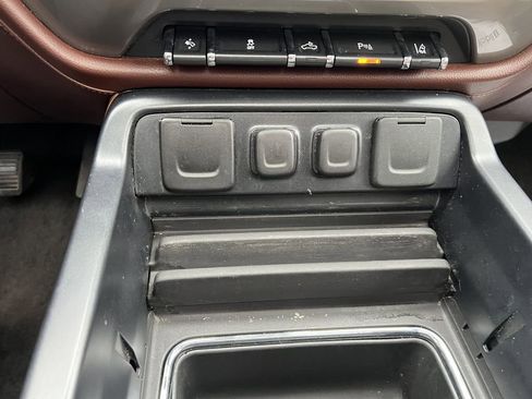 Used 2015 Chevrolet Silverado 1500 High Country w/ High Country Premium Package image 23