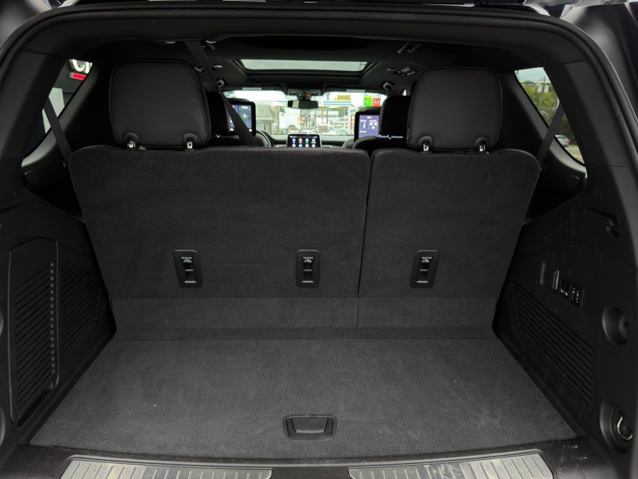 Used 2021 Chevrolet Tahoe RST w/ Luxury Package AWD/4WD image 19