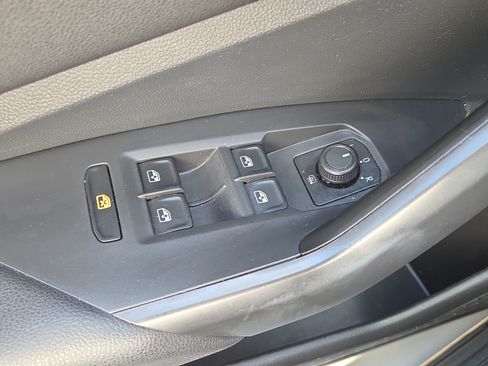 Used 2019 Volkswagen Jetta FWD image 32