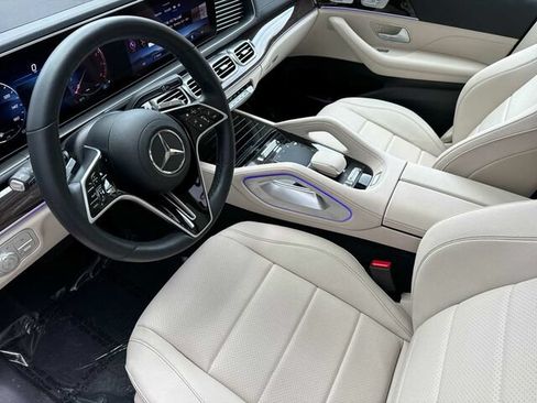 Used 2025 Mercedes-Benz GLS 450 4MATIC image 10