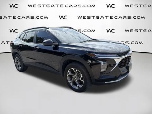 Used 2025 Chevrolet Trax LT w/ LT Convenience Package FWD image 4