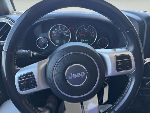 Used 2017 Jeep Wrangler Unlimited Sahara w/ Quick Order Package 24E Chief AWD/4WD image 13